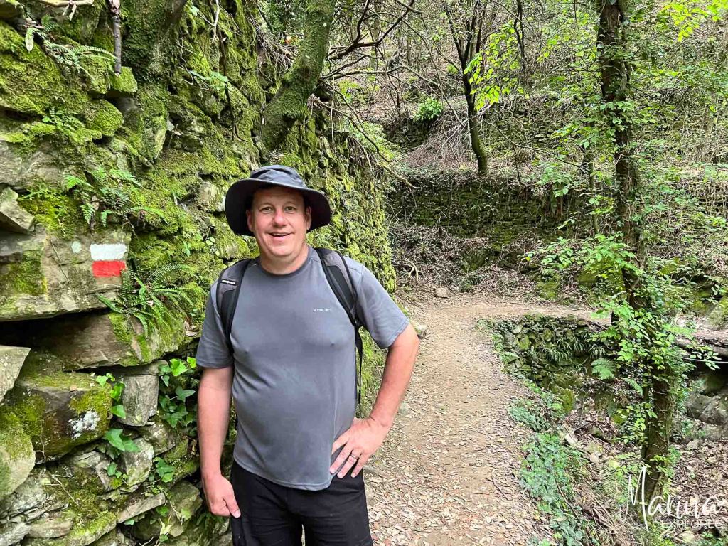 Hike trail, red and white marker, Cinque Terre, Italy