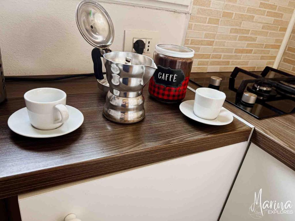 Moki pot and small cups in Florence, Italy